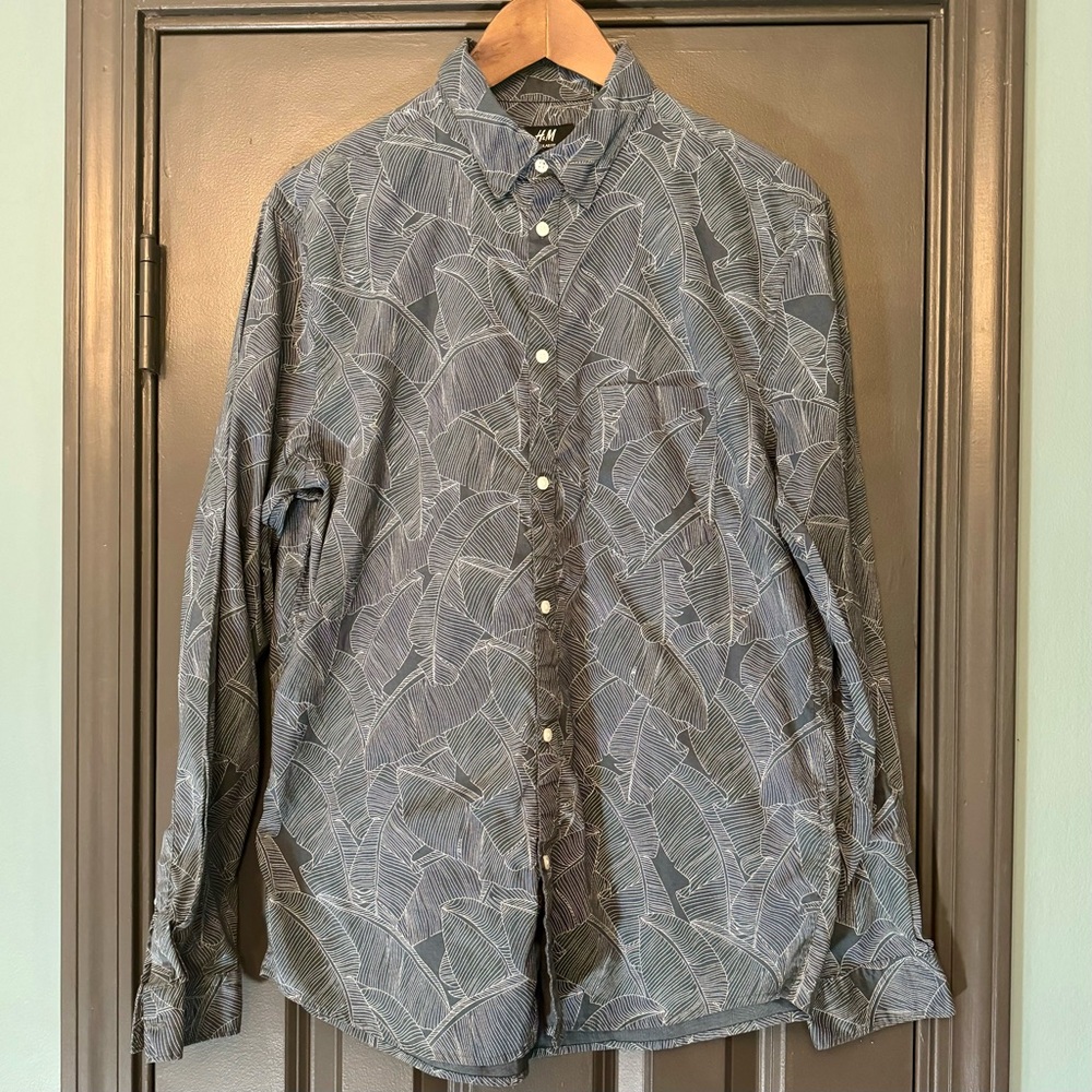 H&M 👔 Leaf Motif Dress Shirt